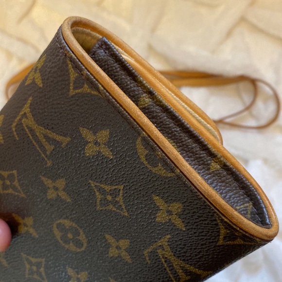 Louis Vuitton Pochette Twin GM With Dust Bag - Picture 17 of 17